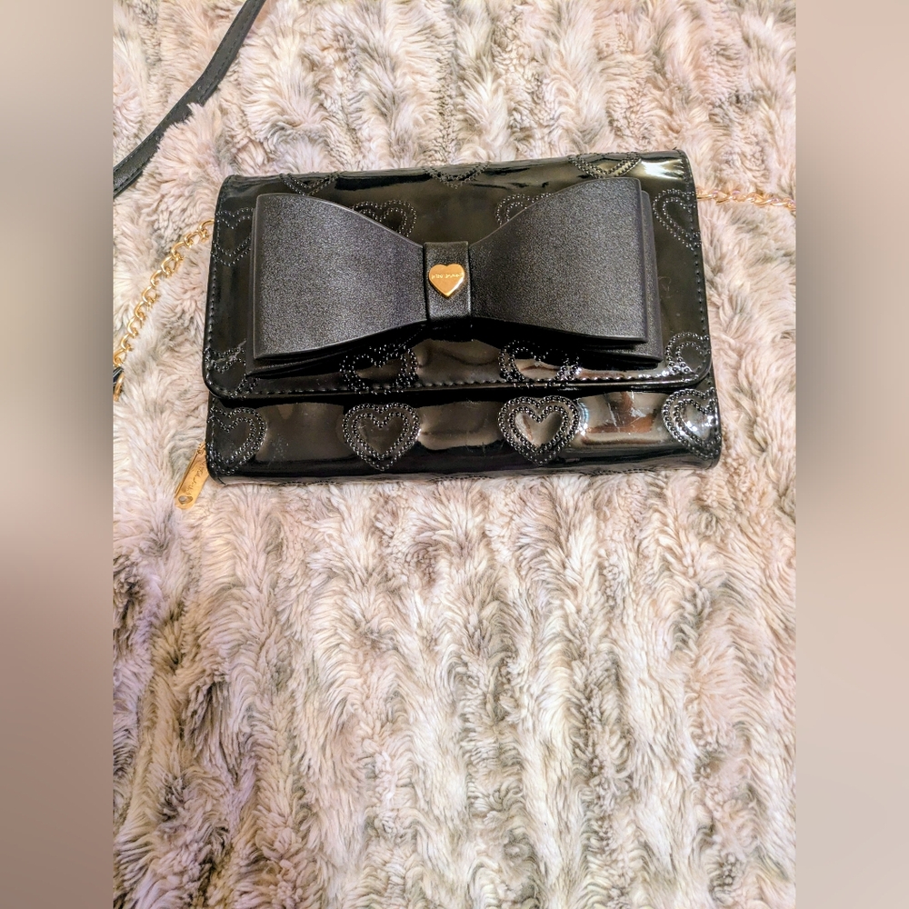 Betsy Johnson Patent Leather Crossbody With Bow - NWOT - Picture 3 of 6